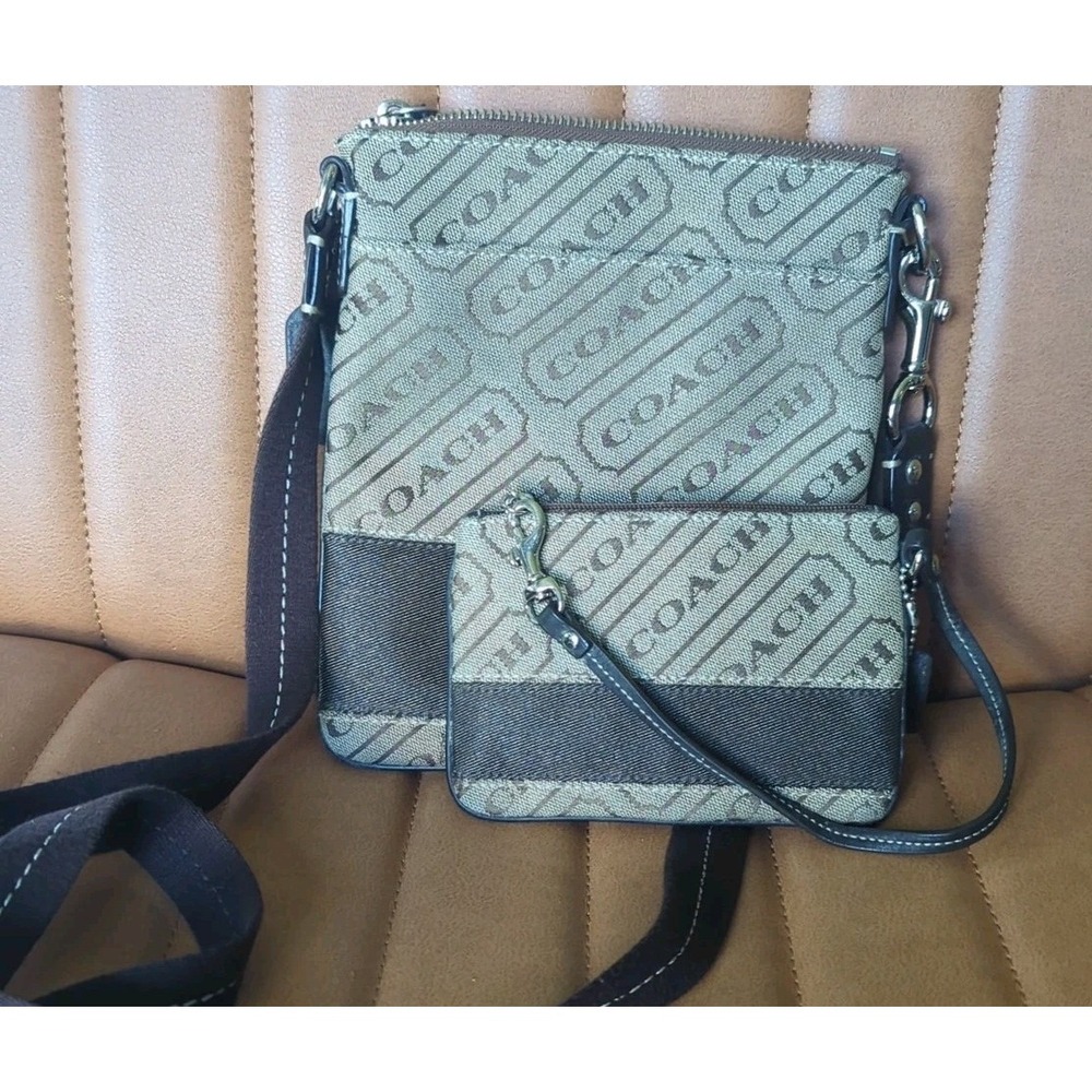 Coach crossbody letter‎ carrier bag Embroidered With Matching Wristlet Nice
